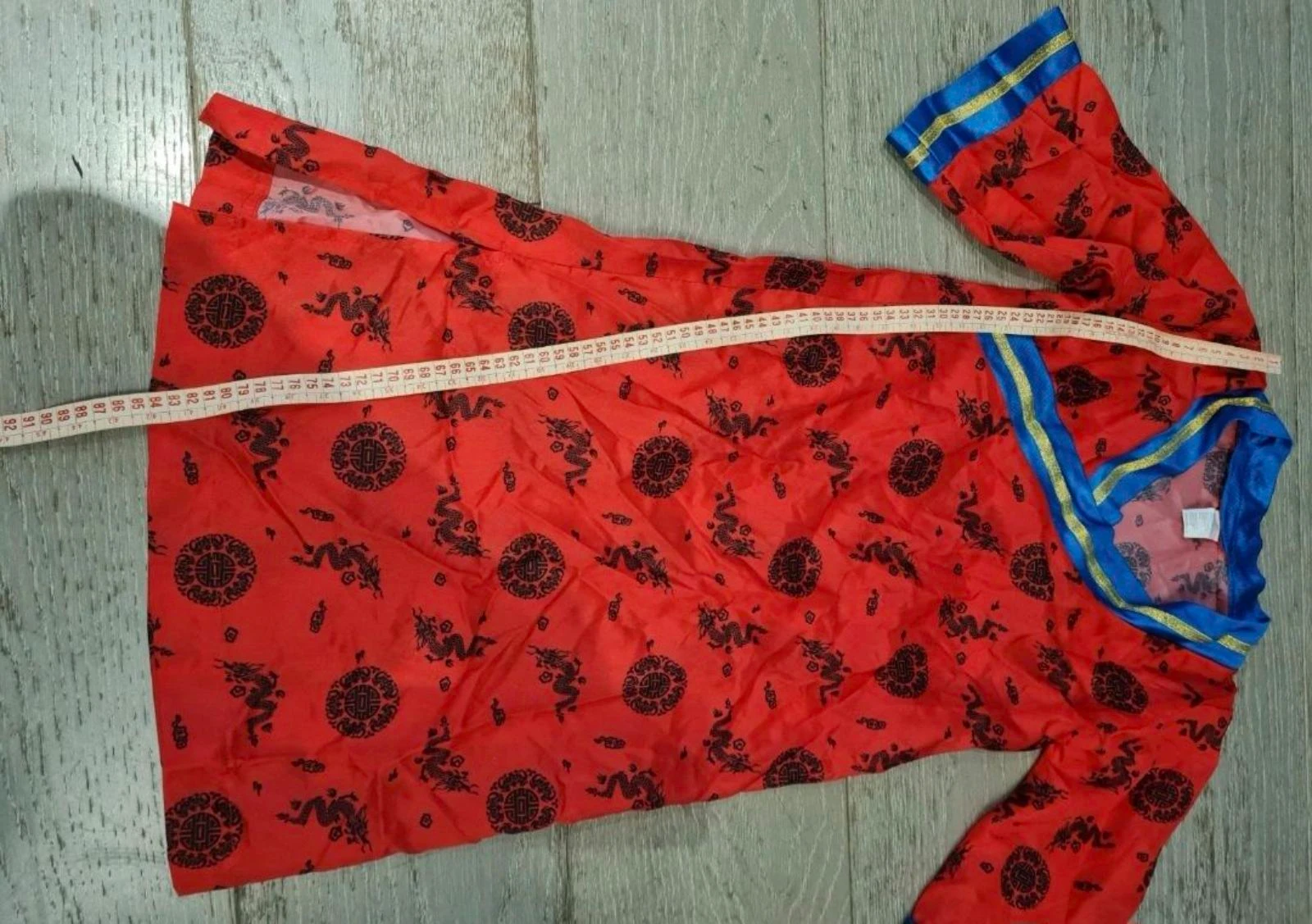 Oriëntaals rood kostuumjurkje. Maat 3/ 4 jaar – photo 4